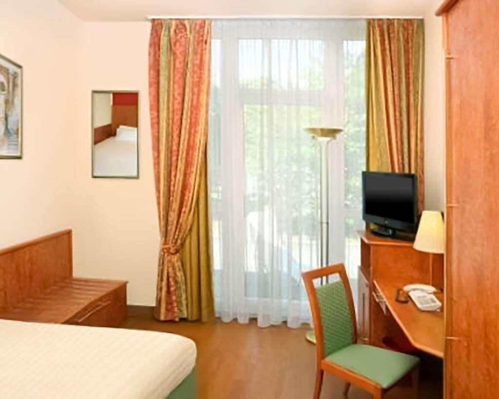 1, 2, Sleep Boardinghouse Unterschleissheim Zentrum Rum bild