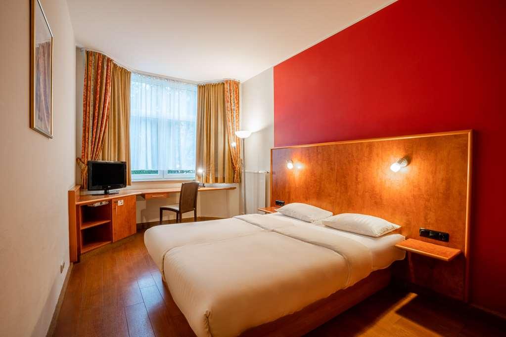 1, 2, Sleep Boardinghouse Unterschleissheim Zentrum Rum bild