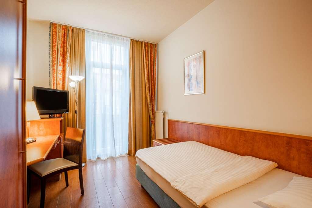1, 2, Sleep Boardinghouse Unterschleissheim Zentrum Rum bild