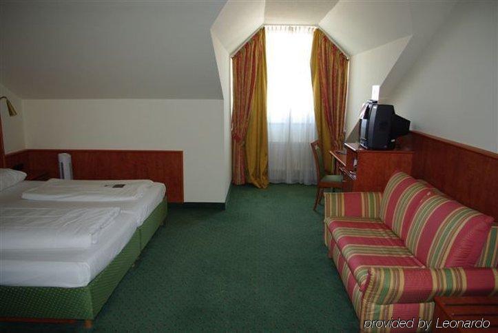 1, 2, Sleep Boardinghouse Unterschleissheim Zentrum Exteriör bild