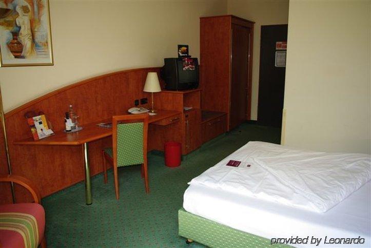 1, 2, Sleep Boardinghouse Unterschleissheim Zentrum Exteriör bild