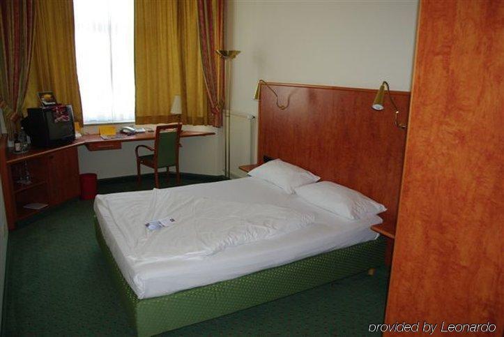 1, 2, Sleep Boardinghouse Unterschleissheim Zentrum Exteriör bild