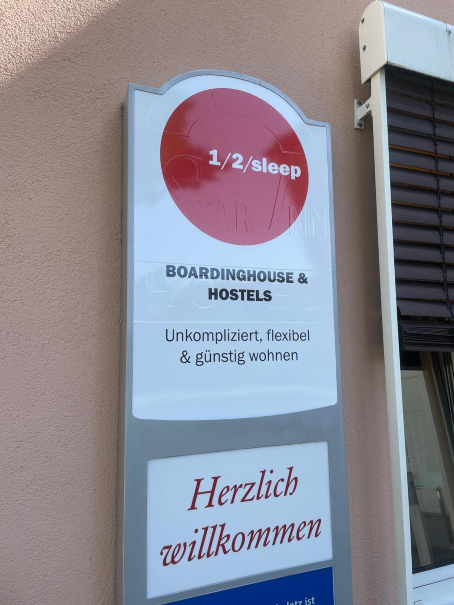 1, 2, Sleep Boardinghouse Unterschleissheim Zentrum Exteriör bild