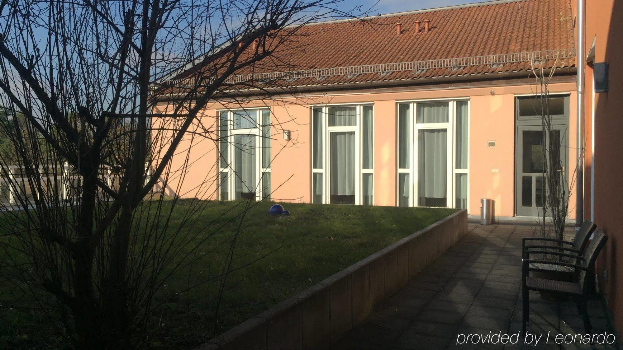 1, 2, Sleep Boardinghouse Unterschleissheim Zentrum Exteriör bild