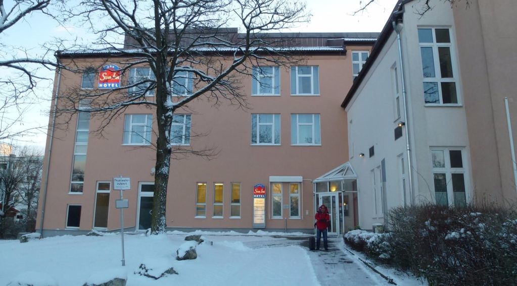 1, 2, Sleep Boardinghouse Unterschleissheim Zentrum Exteriör bild
